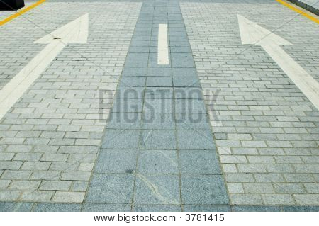 ถนน มีลูกศรทิศทาง