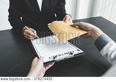 The Business Owner Personally Signed The Deal, Closing The Deal By Accepting Bribes. The Idea Of ​​c