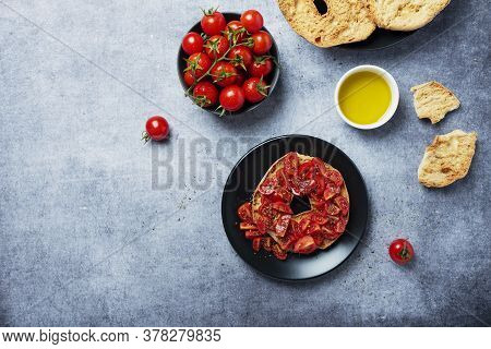 Friselle With Tomato, Oil And Origano
