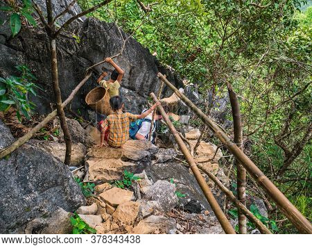 Vangvieng/lao-10 Dec 2017:unacquainted People Climbing Down On Pha Ngeun In Vangvieng City Laos.vang