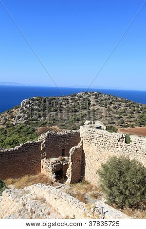 Rauniot linna Monolithos