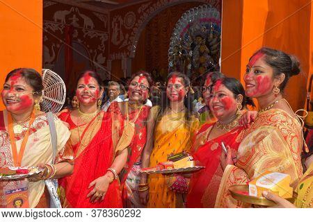 October 2018, Delhi, India. Women Are Playing With Sindur Or Vermillion On The Occasion Of Maha Vija