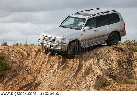 Novyy Urengoy, Russia - June 2, 2020: Offroad Car Toyota Land Cruiser 100 At The Sandy Slope.