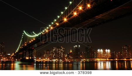 Manhattan brug bij nacht