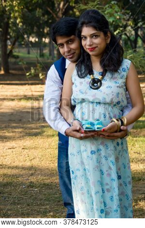 Maternity Shoot Pose For Welcoming New Born Baby In Lodhi Road In Delhi India, Maternity Photo Shoot