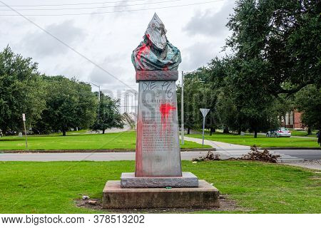 New Orleans, Louisiana/usa - 7/25/2020: This Statue Of Confederate General Albert Pike On Jefferson 