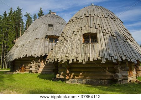 Dwa ciekawe architektura domy Maded z drewna