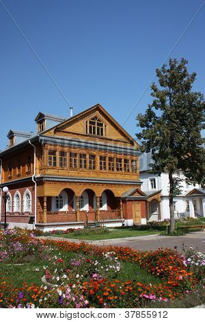 Tšuvassian tasavalta, Venäjän Tsivilsk. Virgin Tihvinin Luostaria. Poissulkeva asumiseen.