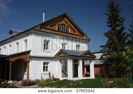 Tšuvassi tasavalta, Tsivilsk. Virgin Tihvinin Luostaria. Poissulkeva asumiseen.