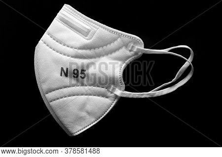 White N95 Mask For Medical Use & Healthcare Professionals