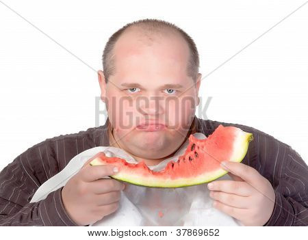 Uomo obeso possessivo del suo cibo