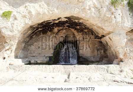 Grotta del Ninfeo, Siracusa