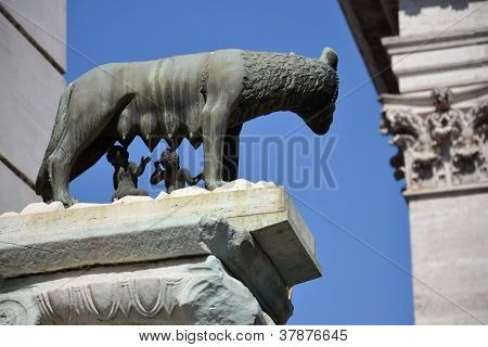 Wilczyca prosię Romulus i Remus
