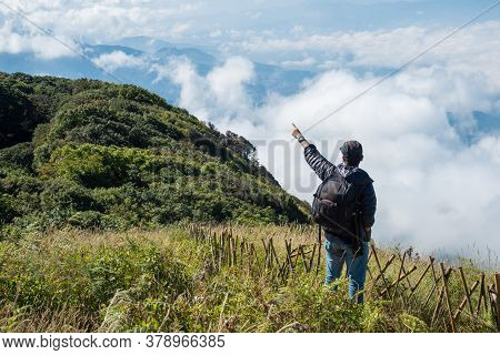 Back View Of Young Man Standing And Pointing To The Beautiful View Of Kiw Mae Pan Nature Trails In D
