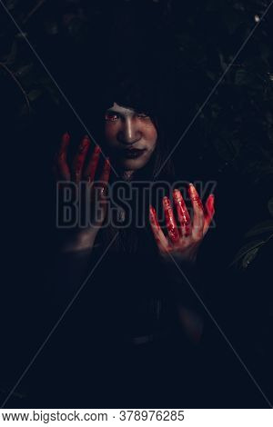 Woman Devil Ghost Demon Costume Horror And Scary She Has Red Blood On Hands, Happy Halloween Day Con