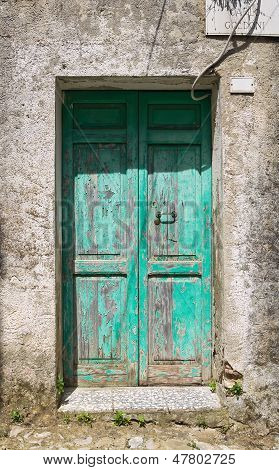 Puinen ovi. Tursi. Basilicata. Italia.