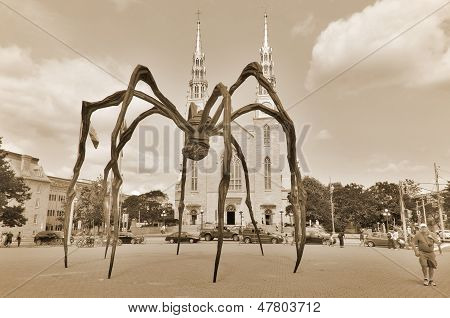 Notre-Dame katedral Basilica og Maman