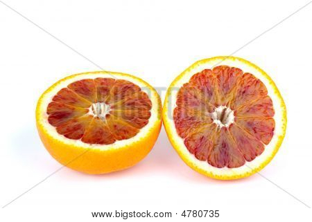 Sangue (rosso-polpa Malta) arancio a fette su metà
