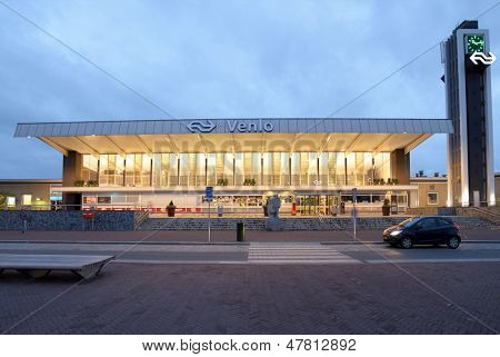 VENLO, Nederlandene - 22 juni: Train station i Venlo, Holland på 22 juni 2013. Hvert år i august