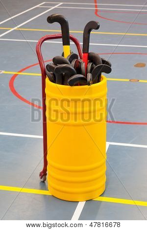 Hockeysticks ve školní tělocvičně