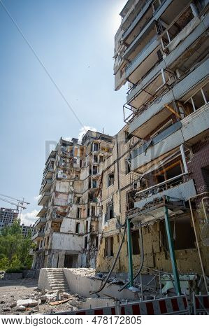 Living Complex Destroyed By Russia With Kh-22 Missile On 14 January. Attacks On Civilians Killed 46