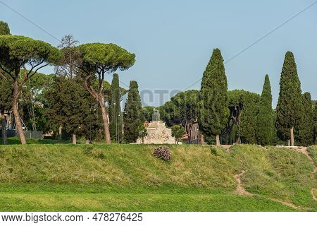 Monument A Giuseppe Mazzini, Rome. A Mazzini La Patria