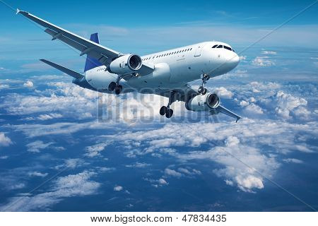 Jet nad mraky