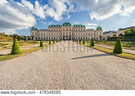 Vienna, Austria - October 09, 2016: Belvedere Palace And Garden With Fountain. Sightseeing Object In
