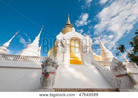Gyldne pagode i Chiangmai Thailand