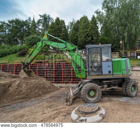 Poland Ostrowiec Swietokrzyski June 14, 2023 At 11:22 Am. Mh 2.16 Green Wheeled Excavator.road Const