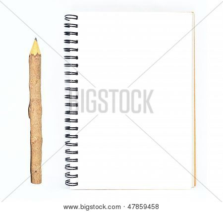Holz Bleistift und die leere Notiz