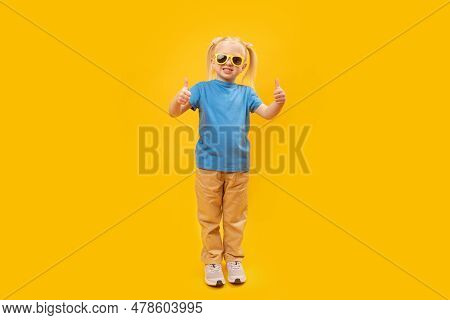 Full-leight Portrait Of Girl In Blue T-shirt And Sunglasses Showing Thumbs Up. Copy Space, Mock Up.