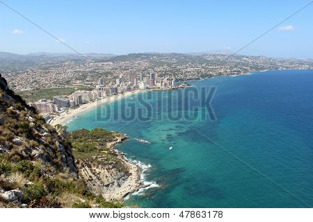 Panoramiczny widok na Calp (Hiszpania)