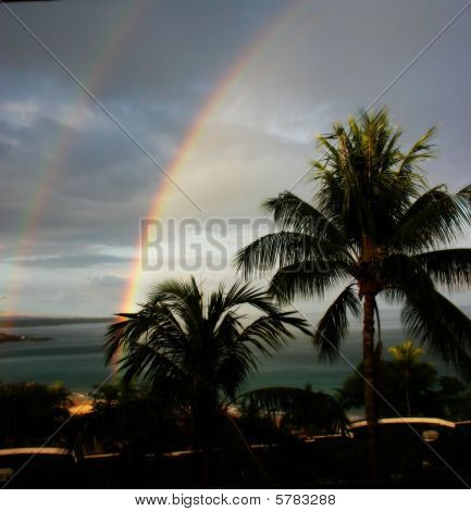 Un arcobaleno tra le nuvole