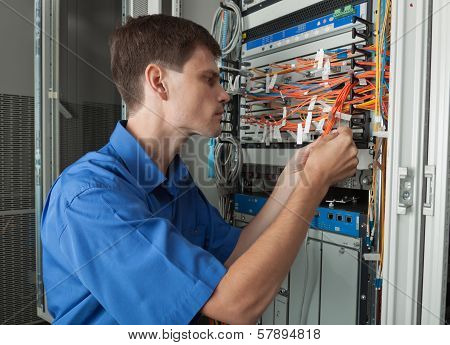 senior Network engineer in server room