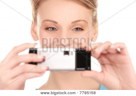 Donna felice con fotocamera telefono