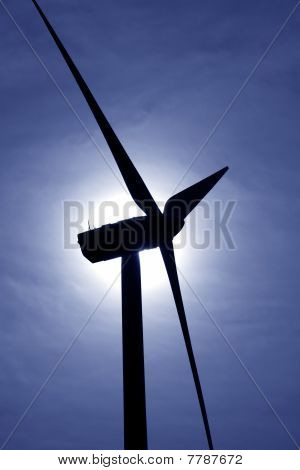 Aerogenerator Windmill retroilluminazione blu cielo