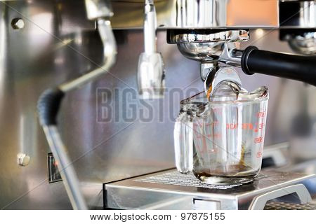 Prepares espresso in coffee shop