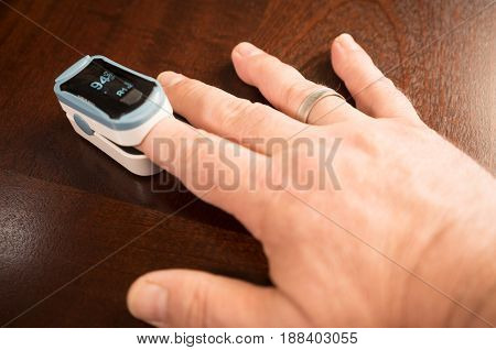 Fingertip Oxygen Sensor Pulse Rate Health Testor Oximeter