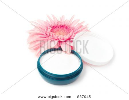 Crème pour le visage avec fleur