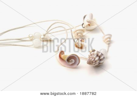 Un collier de Isollated.