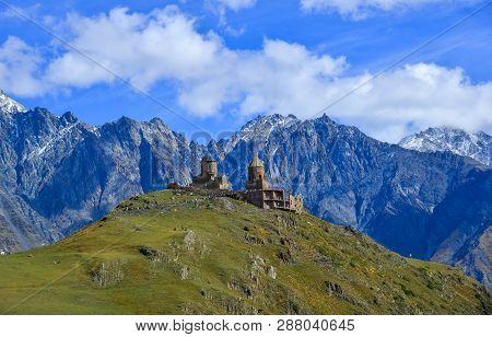 Gergeti Trinity Church (tsminda Sameba)