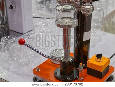 Ring Pull Can And Plastic Cap Sealing Machine