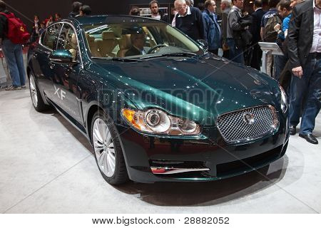 Genewa - 8 marca: The Jaguar XF na wyświetlaczu w 81 International Motor Show Palexpo-Genewa na Ma
