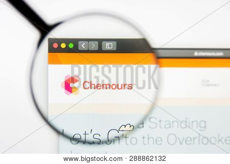 Los Angeles, California, Usa - 10 March 2019: Illustrative Editorial, Chemours Website Homepage. Che