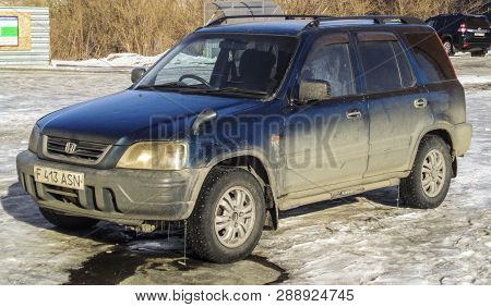 Kazakhstan, Ust-kamenogorsk, February 24, 2019: Honda Cr-v At The City Street