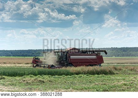 Gomel, Belarus - 07/12/2018: Combine Harvester In The Field Harvests Grain. Stock Photo.