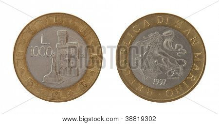Viejas monedas de lira sanmarinense 1000 aislados en blanco