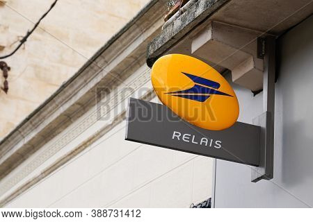 Bordeaux , Aquitaine / France - 10 01 2020 : La Poste Relais Text Sign And Logo Front Of Office Fren