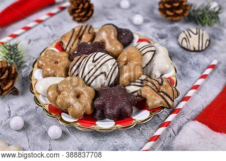 Traditional Gingerbread Cookies With Sugar And Brown And White Chocolate Glazing On Striped Plate Su